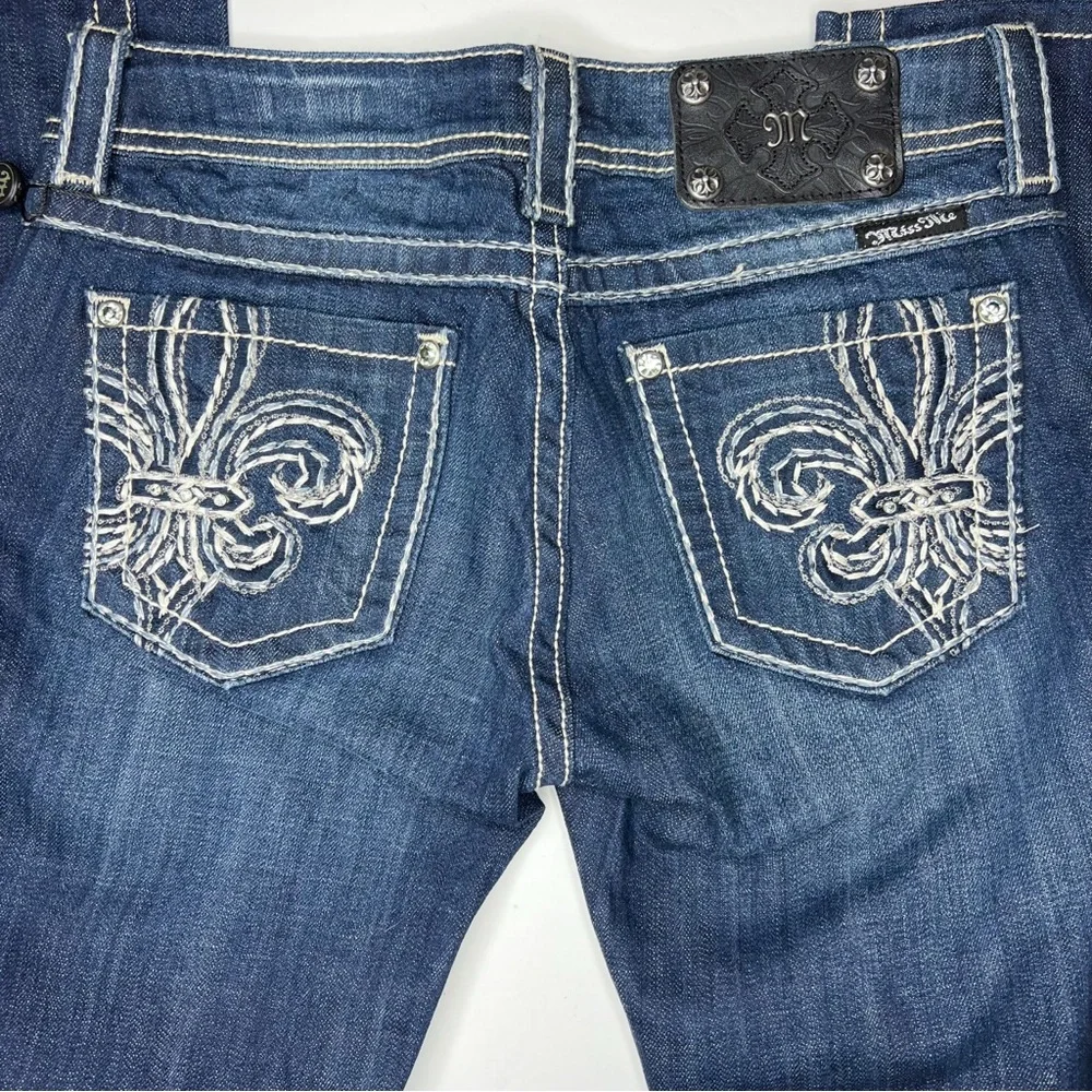 Miss Me Fleur De Lis Boot Dark Wash Jeans Mid Rise size 27 NWT Style JP5181B4